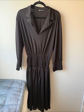 Zara Black Long-Sleeve lined Collared Shirred-Waist Midi Dress medium